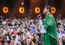 “Dai-lhes vós mesmos de comer”: Pe. Helano Samy preside a santa missa do 2º dia de festejos