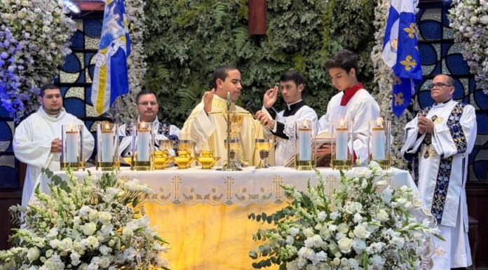 “Senhor, que eu veja!”: fé, caridade e perdão marcam 13ª noite da Festa da Padroeira