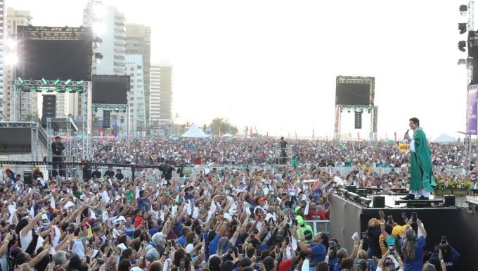 XIX Evangelizar é Preciso: Fortaleza reúne fé, música e solidariedade no Aterro da Praia de Iracema